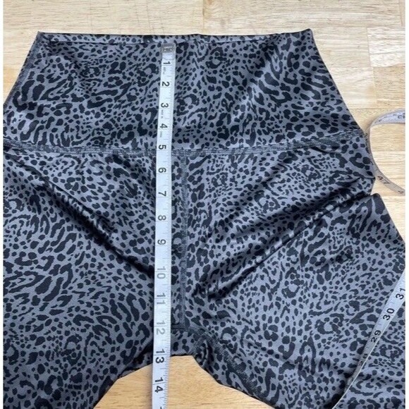 Beyond Yoga Caught in the Midi High Rise Legging Gray Animal Print Large Shiny - Picture 7 of 9
